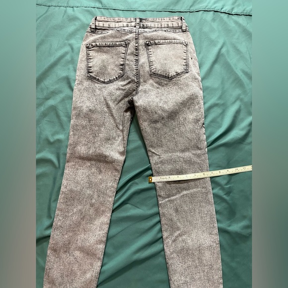 REWASH Brand Jeans Womens 5/27 Black Skinny Distressed Raw Hem Stretch Denim - Picture 7 of 16